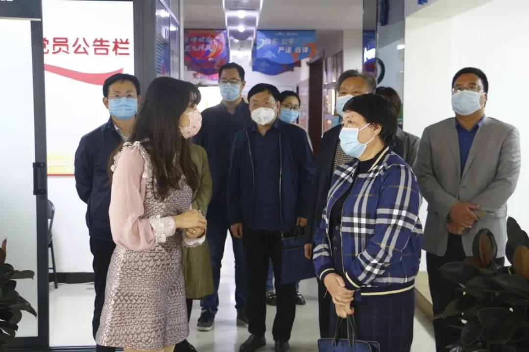 市人大財經(jīng)委員會副主任委員、市人大常委會財經(jīng)工委主任 衛(wèi)華平一行蒞臨洛陽青峰進行復(fù)工復(fù)產(chǎn)情況工作指導(dǎo)！